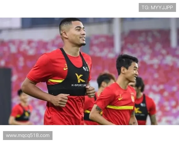 范德芬带球67.7米奔袭破门创欧冠历史最长进球纪录